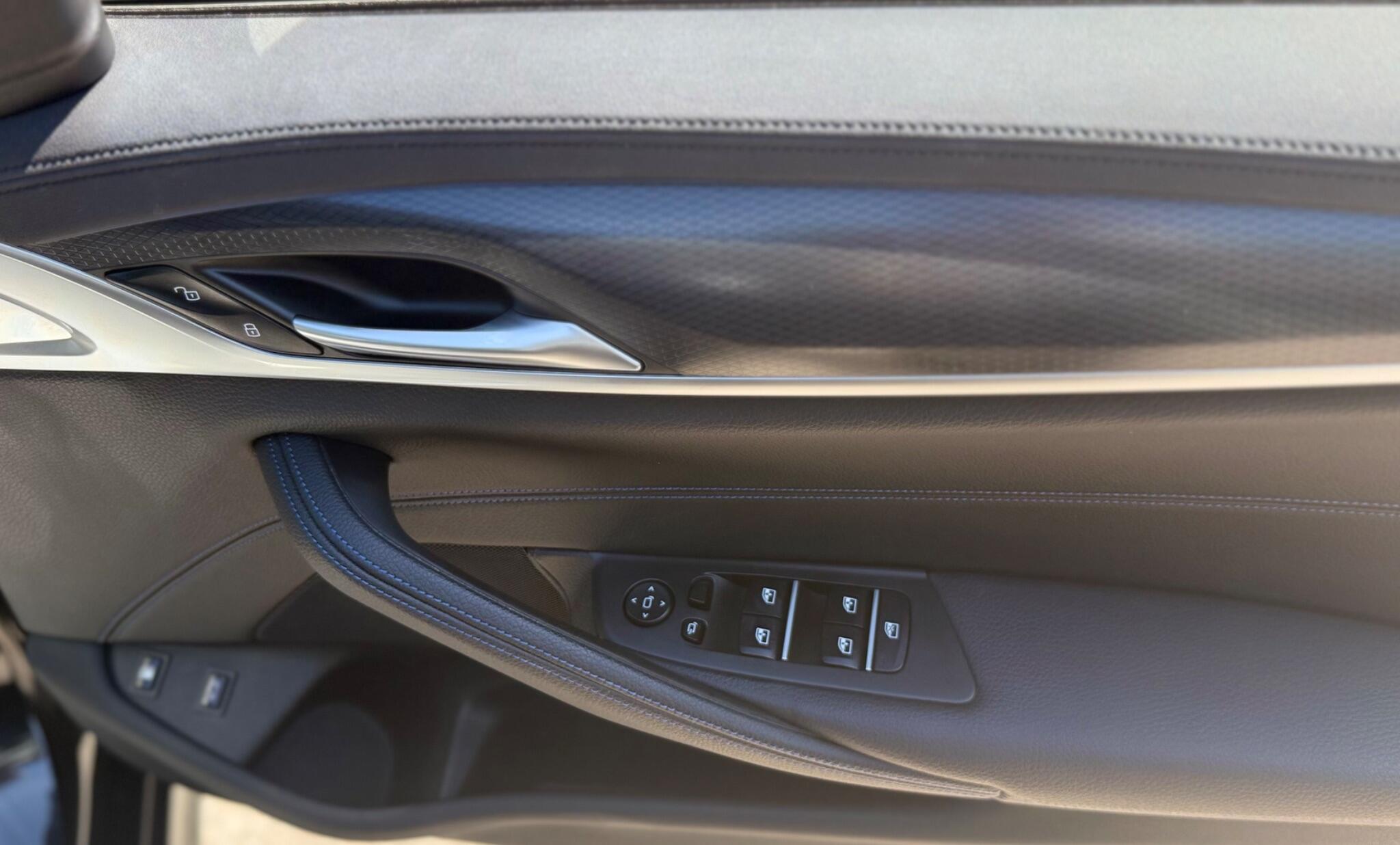 BMW 5 Series view 19