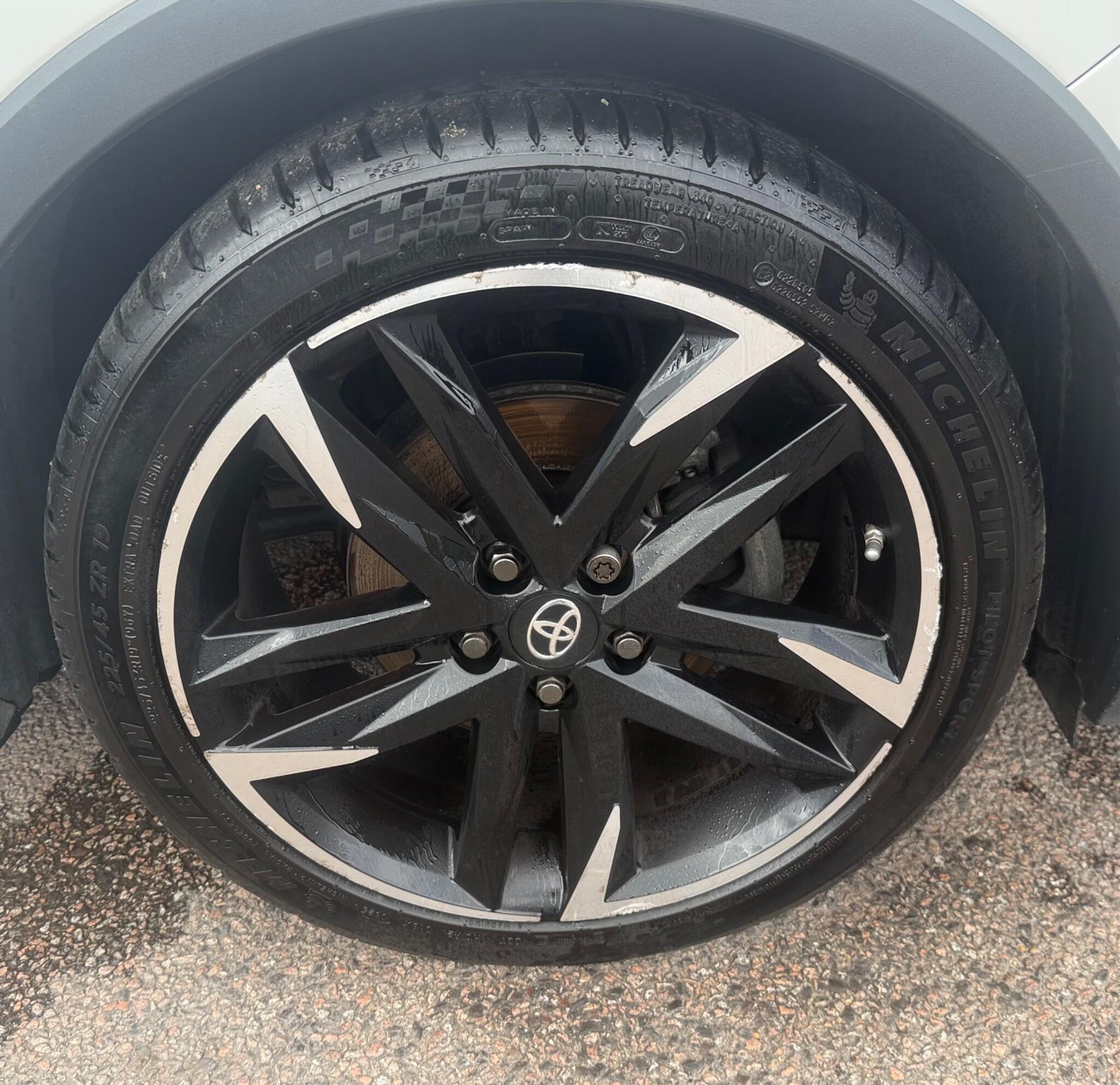 Toyota C-HR view 9