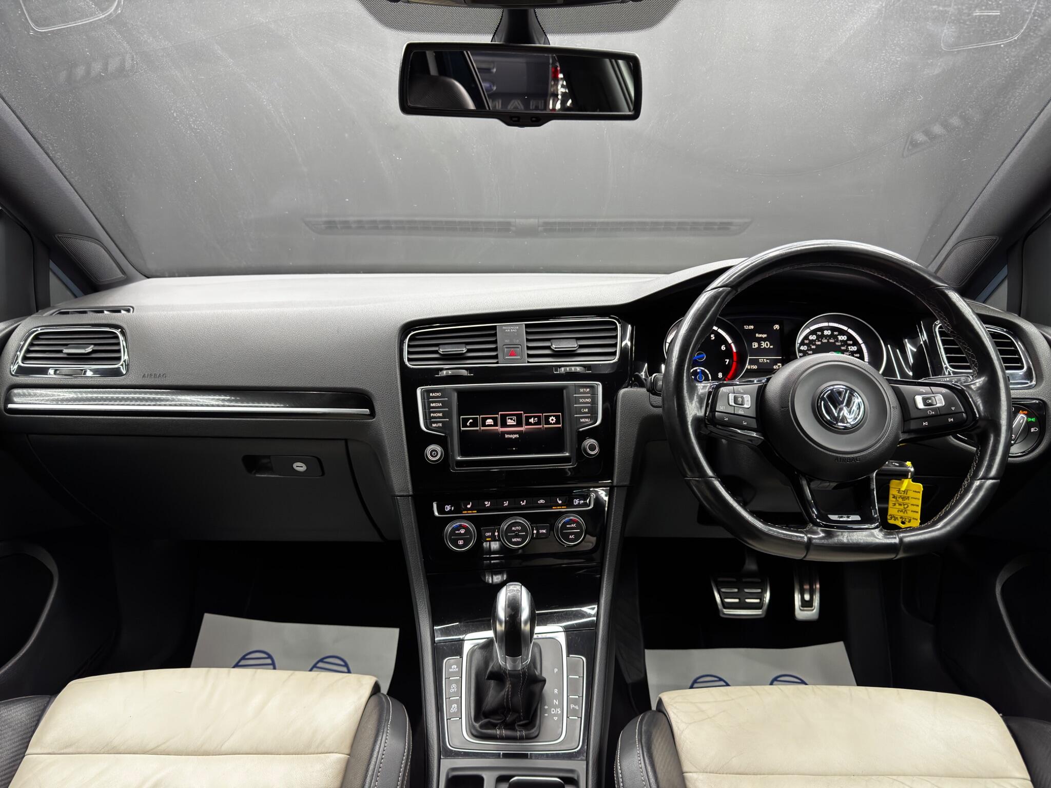 Volkswagen Golf view 10