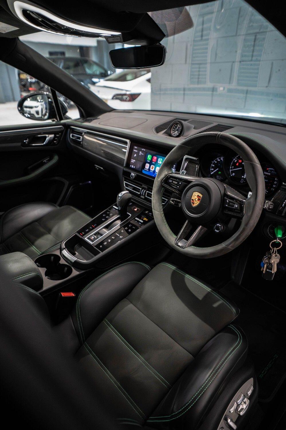 Porsche Macan view 18