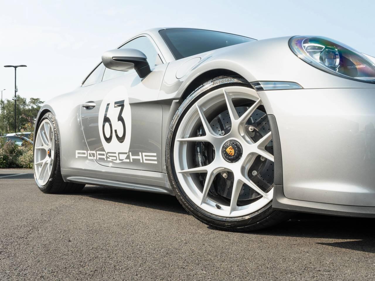 Porsche 911 view 20
