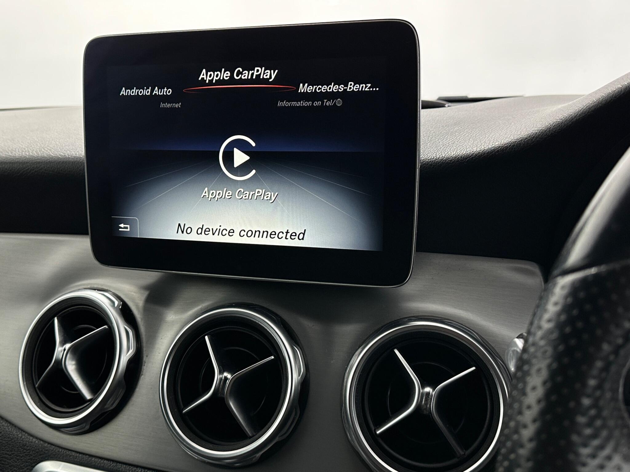 Mercedes-Benz Gla view 24