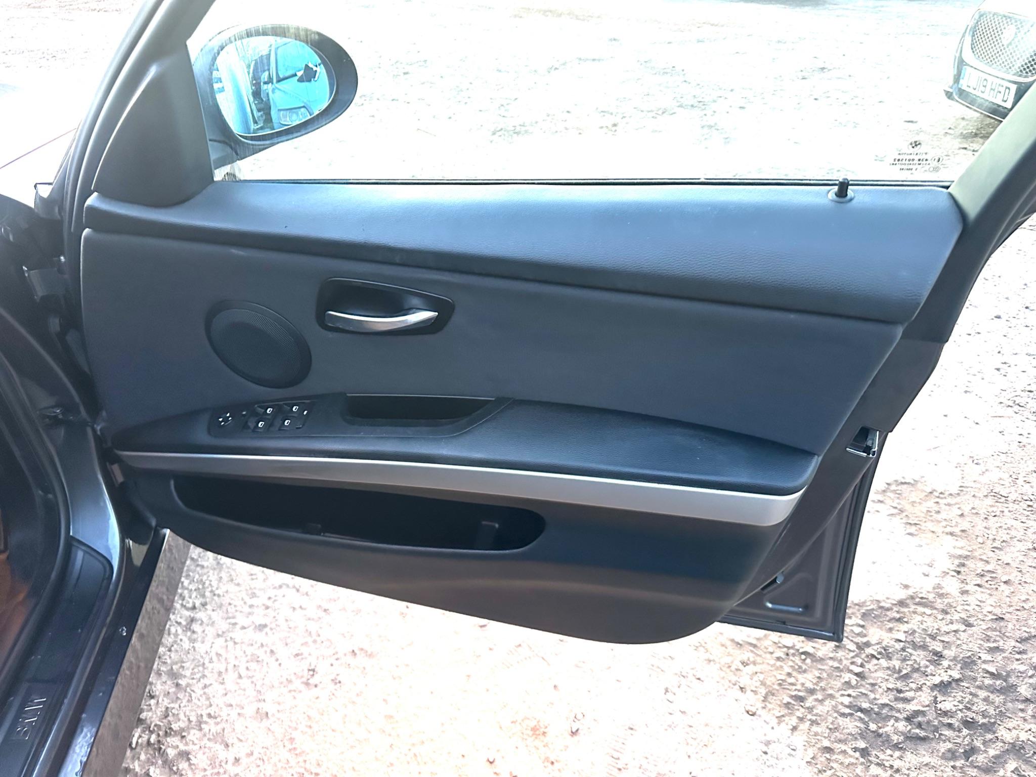 BMW 3 Series view 13