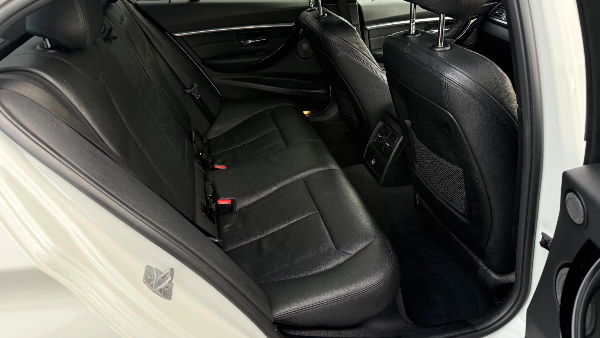 BMW 3 Series view 18