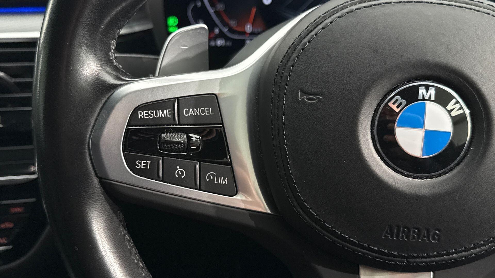 BMW 5 Series view 17