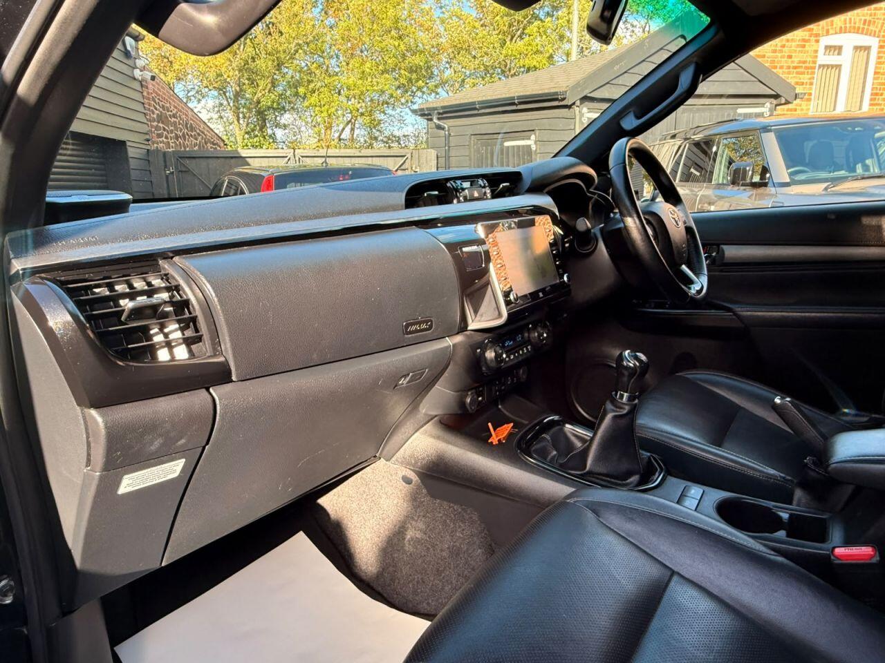 Toyota Hilux view 12