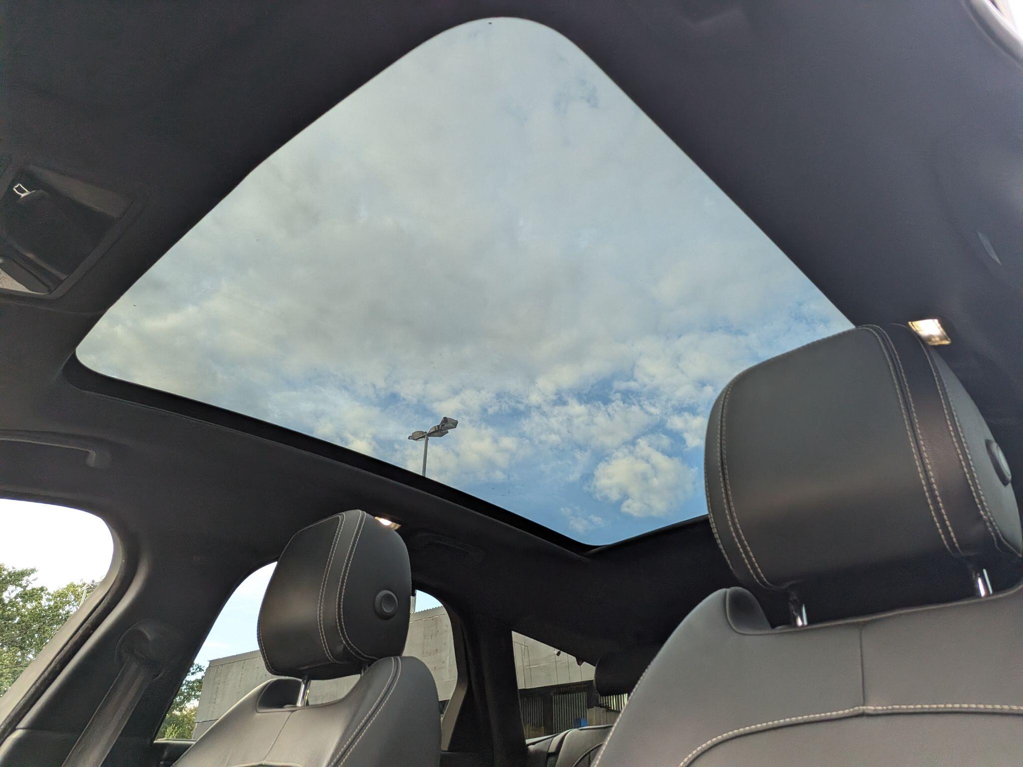 Jaguar XF view 21