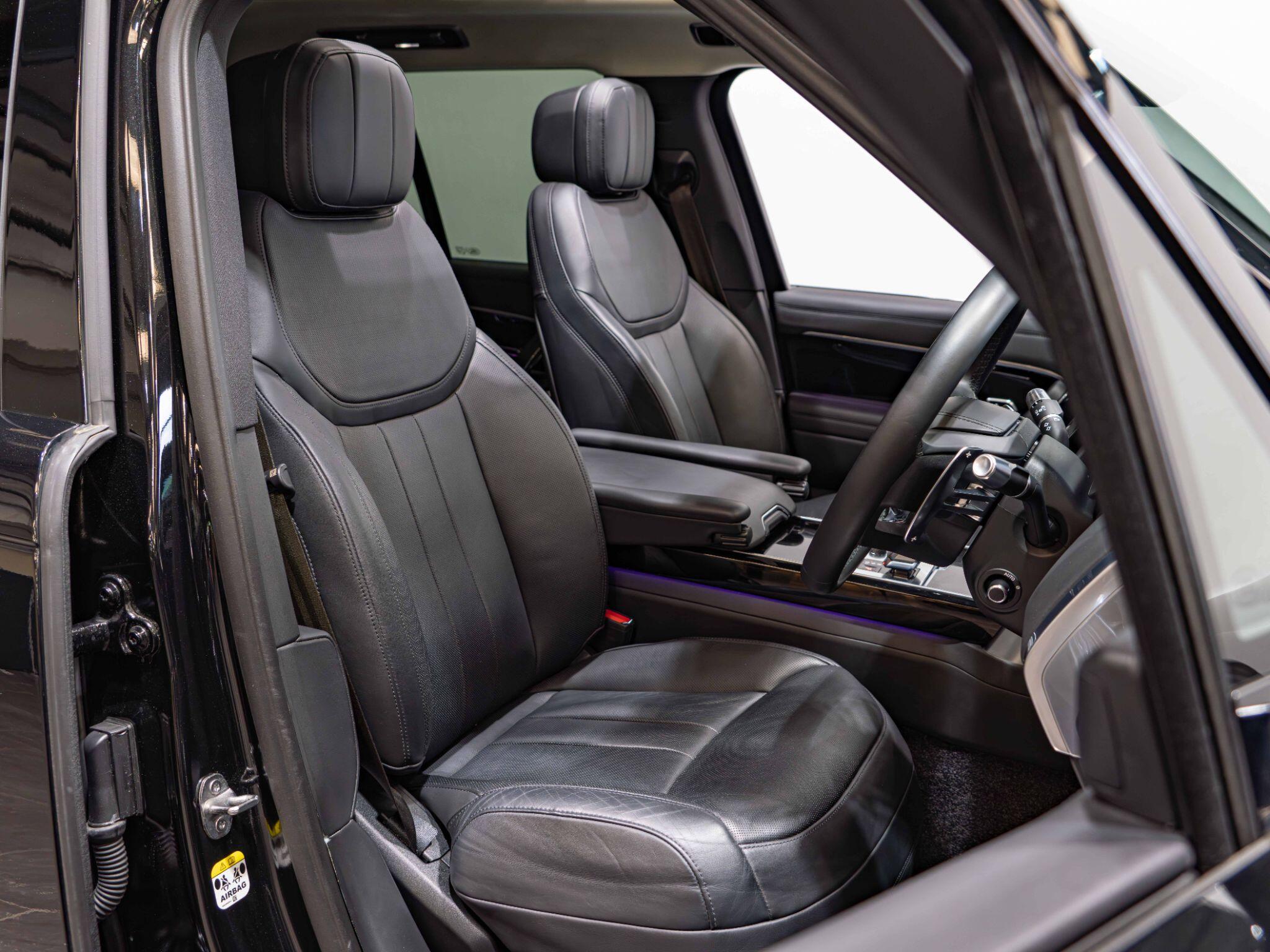 Land Rover Range Rover view 2