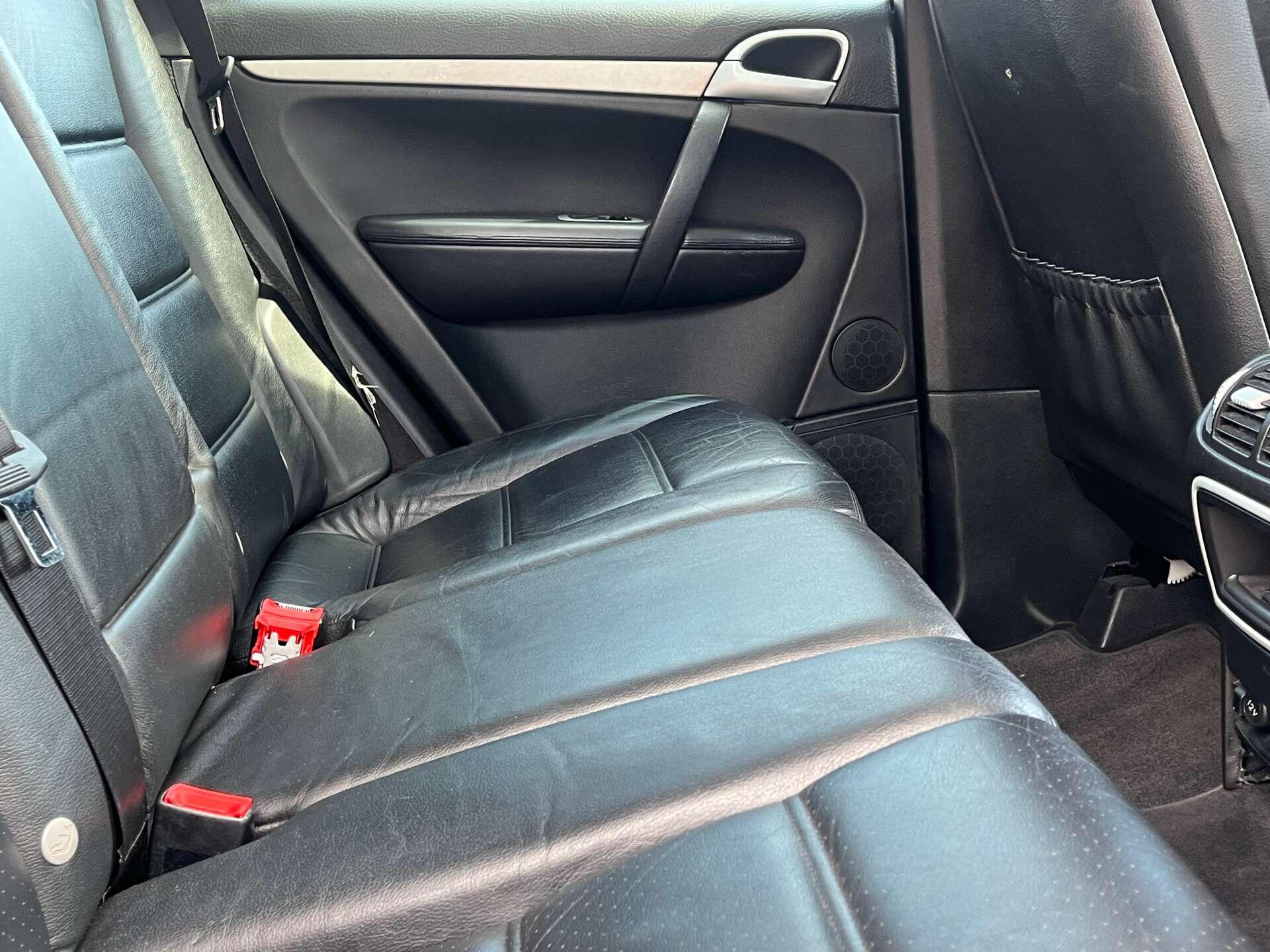 Porsche Cayenne view 36