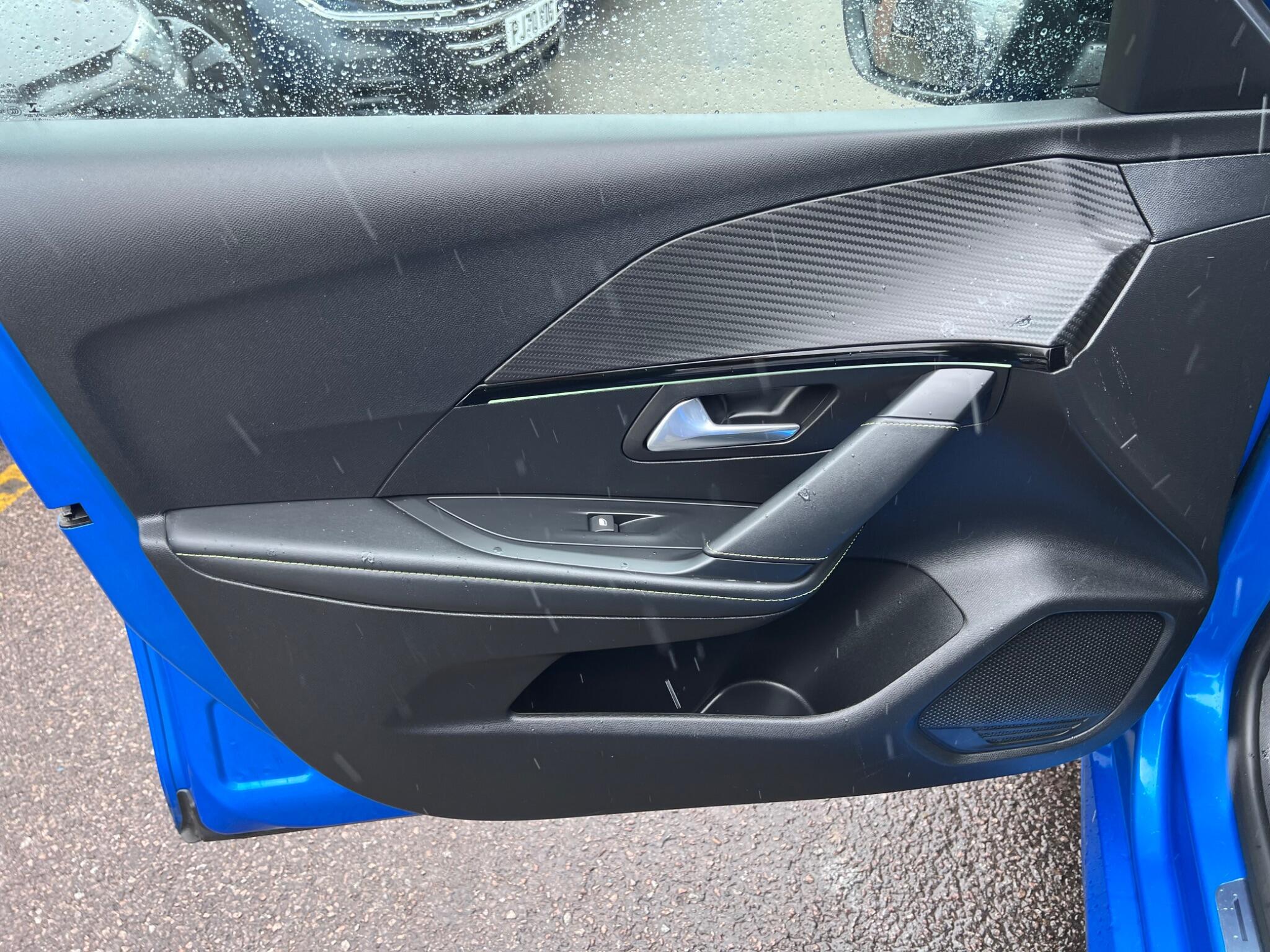 Peugeot E-208 view 34