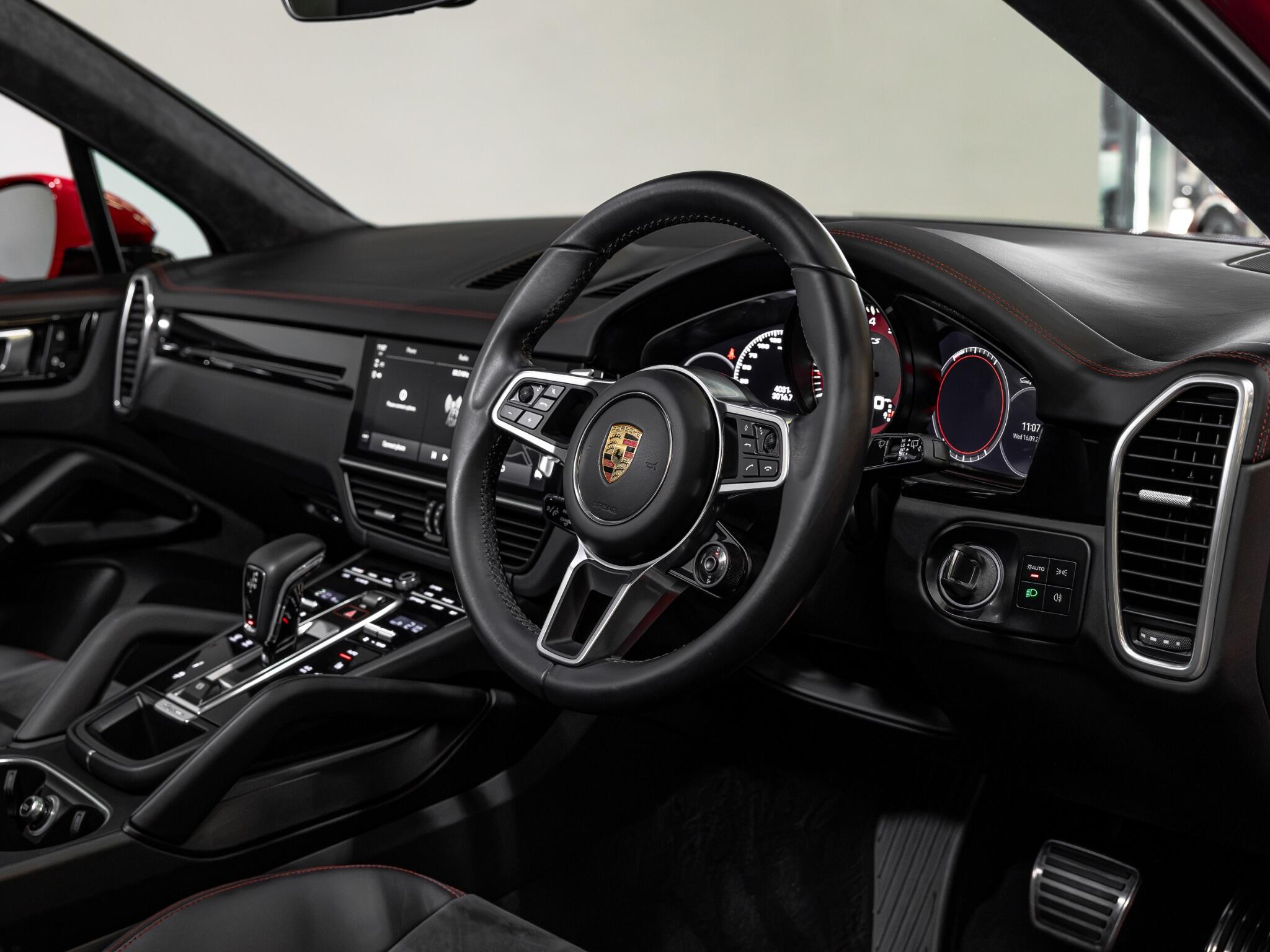 Porsche Cayenne view 14