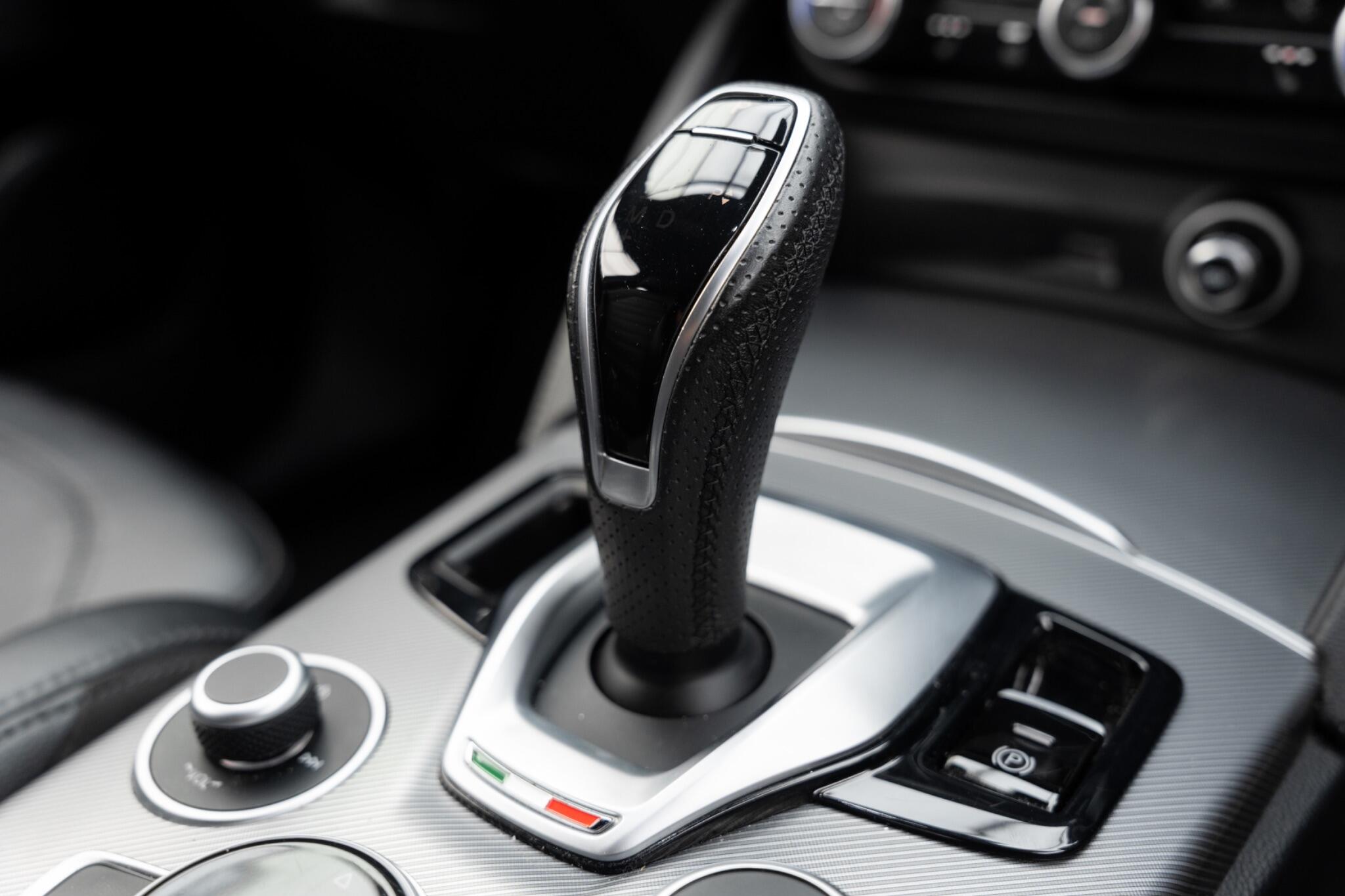 Alfa Romeo Stelvio view 32