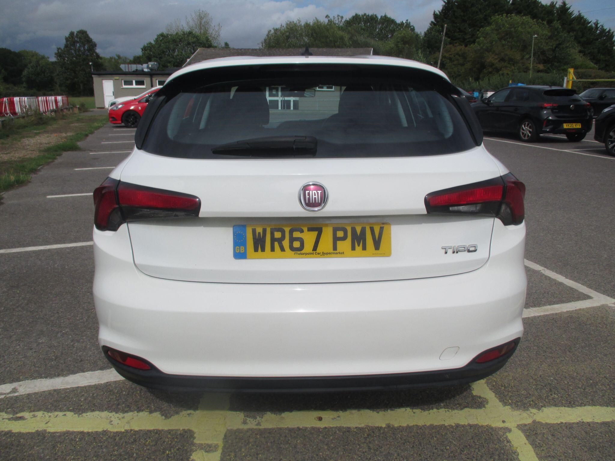 Fiat Tipo view 12