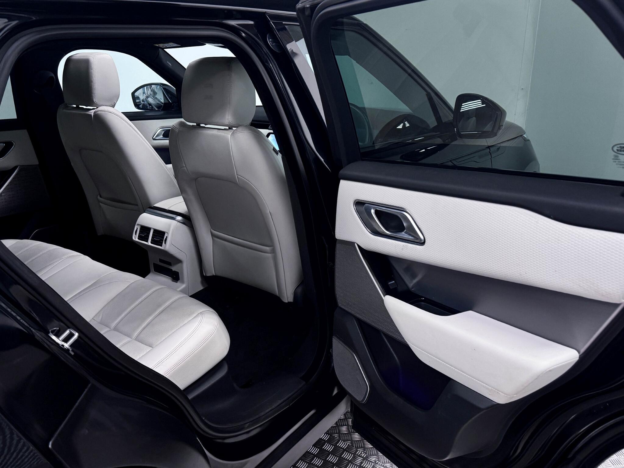 Land Rover Range Rover Velar view 48