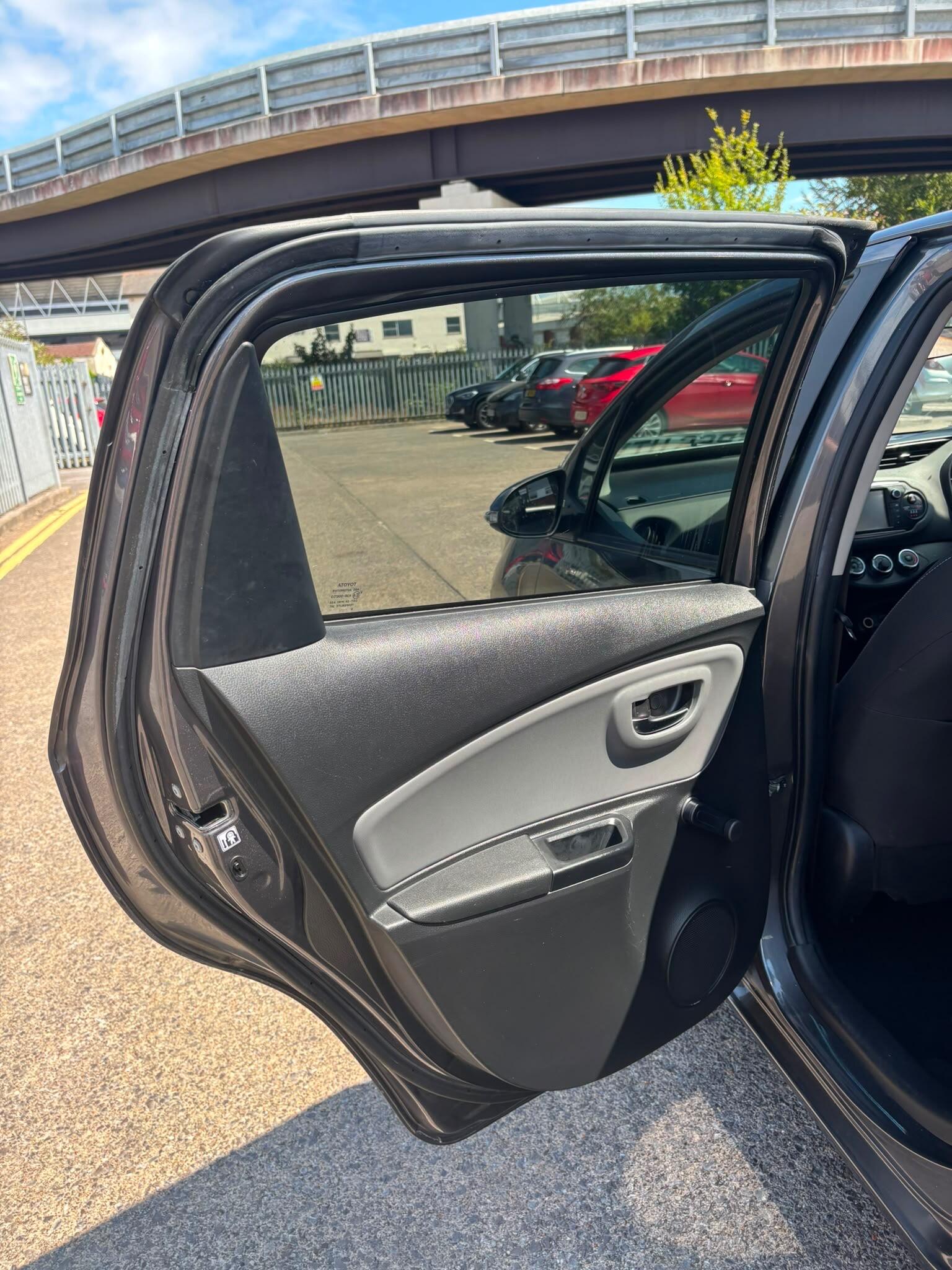 Toyota Yaris view 31