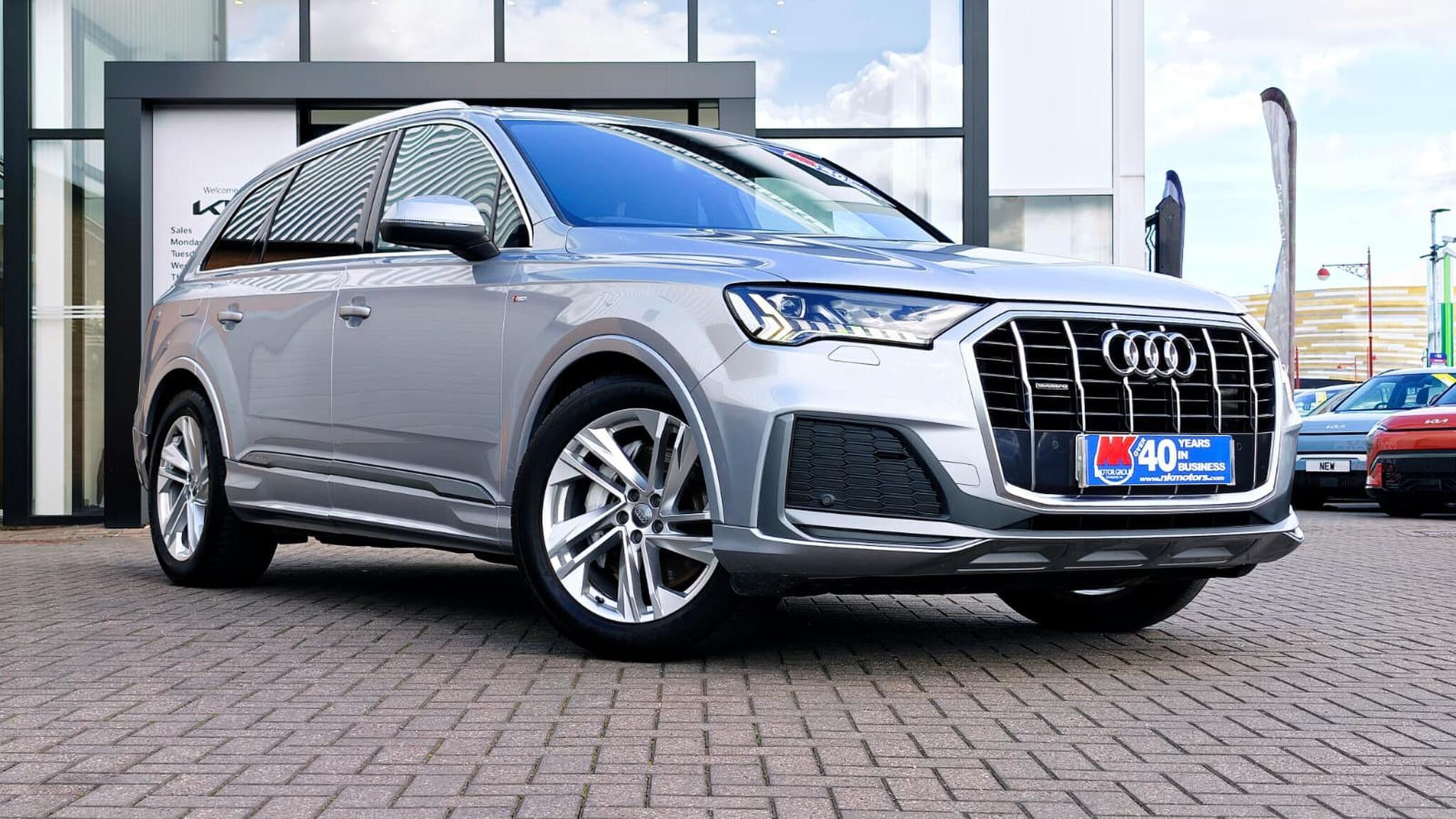 Audi Audi Q7 view 3