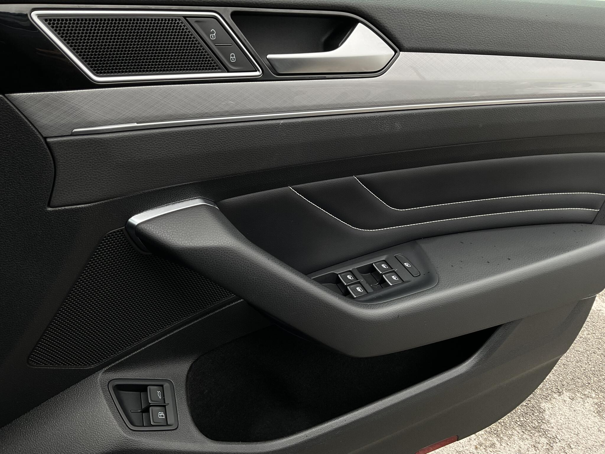 Volkswagen Passat view 8