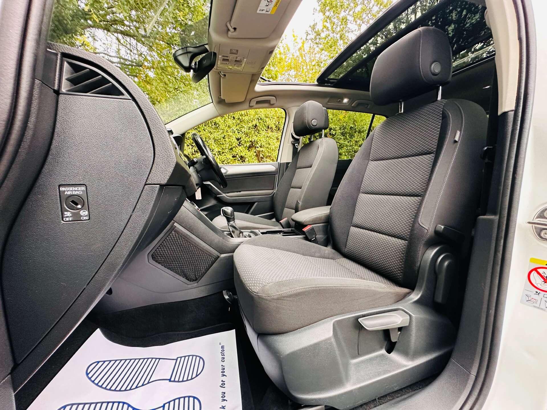 Volkswagen Touran view 9