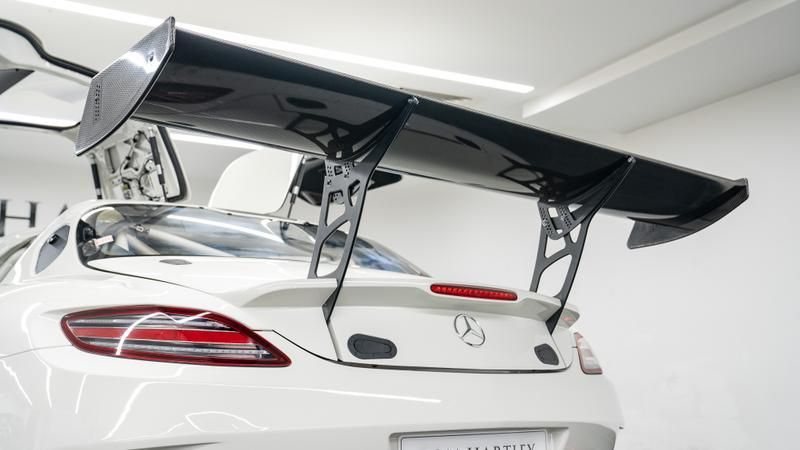 Mercedes-Benz SLS view 32