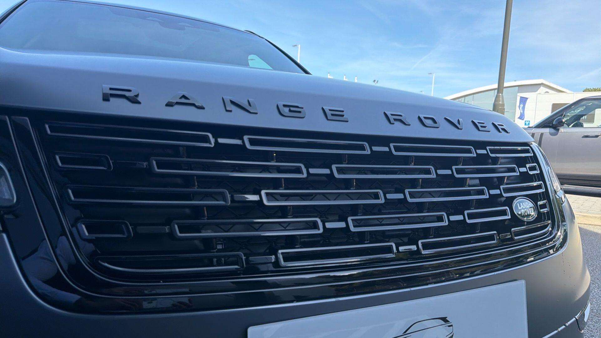Land Rover Range Rover Velar view 6