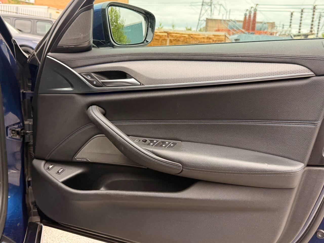 BMW 5 Series view 19