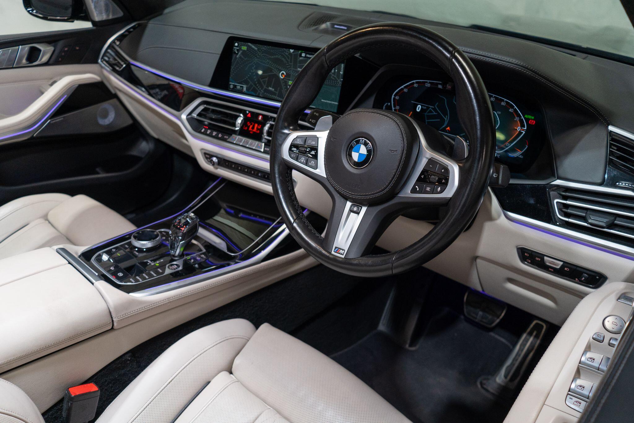 BMW X7 view 10