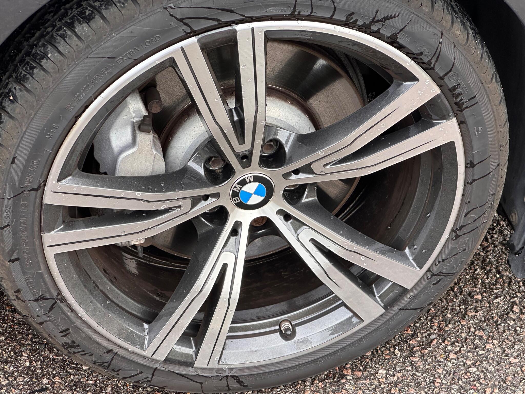 BMW 3 Series view 10