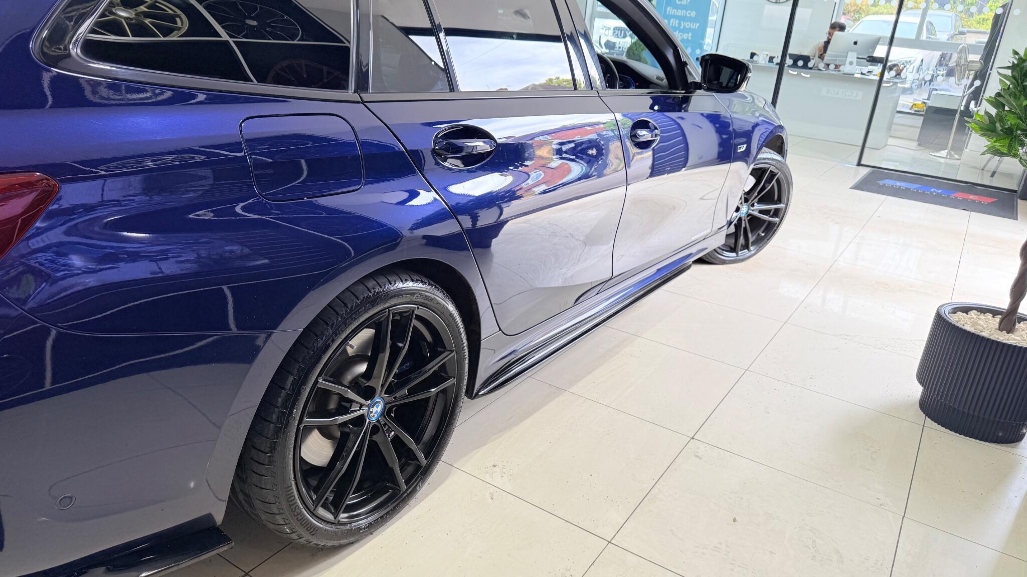 BMW 3 Series view 20