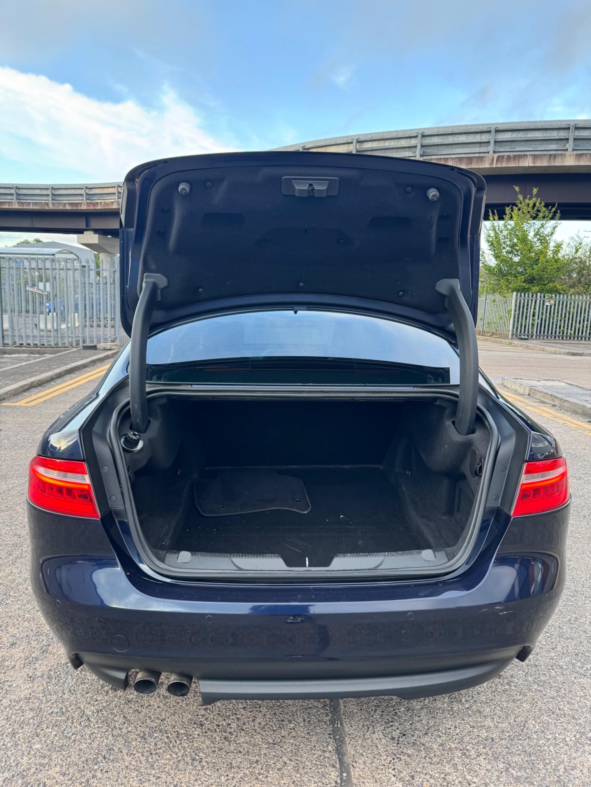 Jaguar Xe view 43