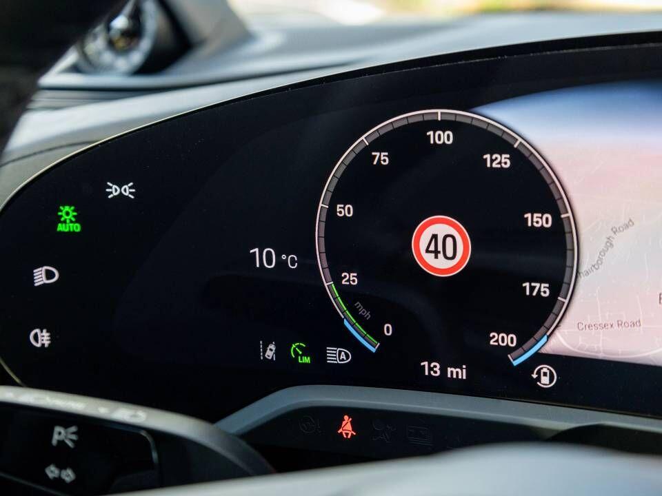 Porsche Taycan view 39