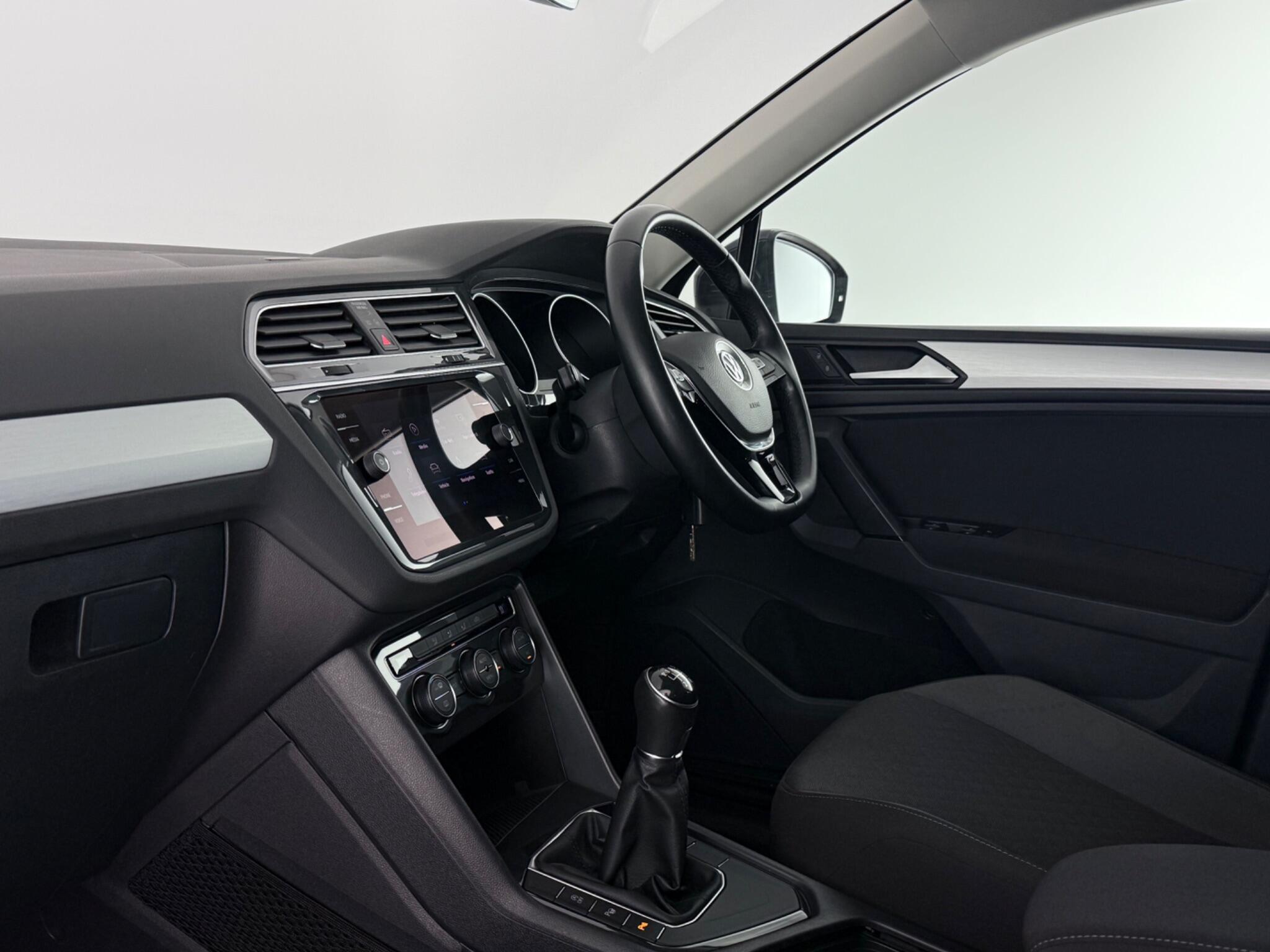 Volkswagen Tiguan view 12