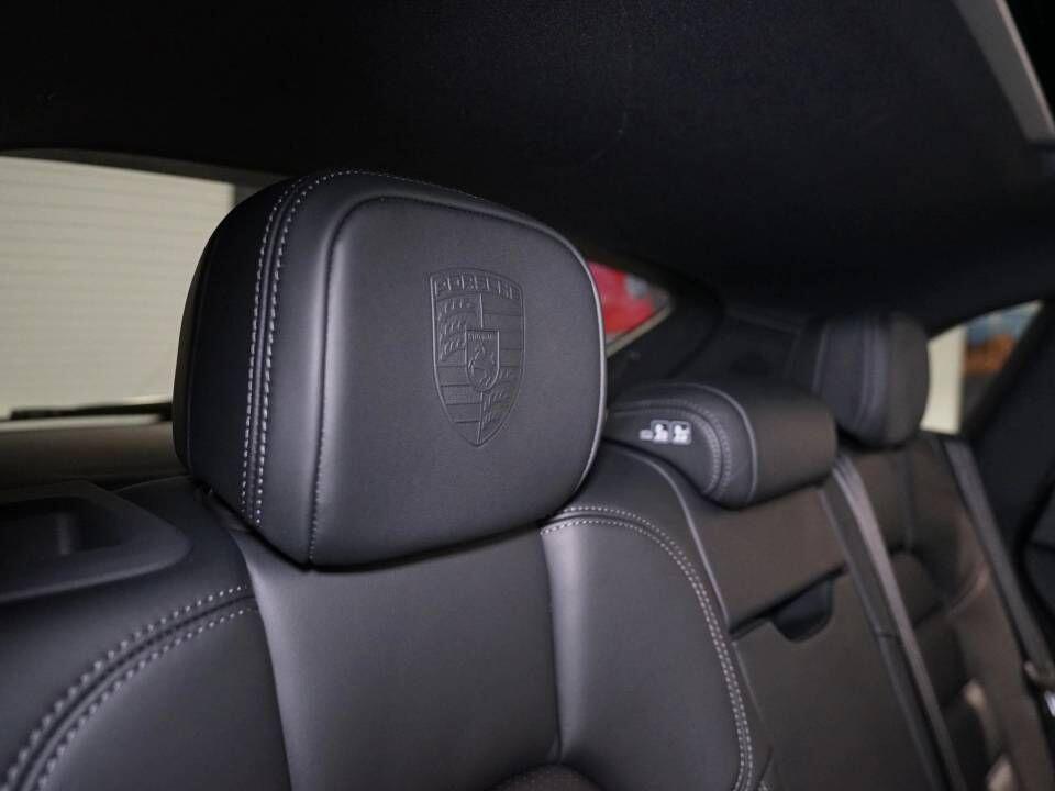 Porsche Macan view 18