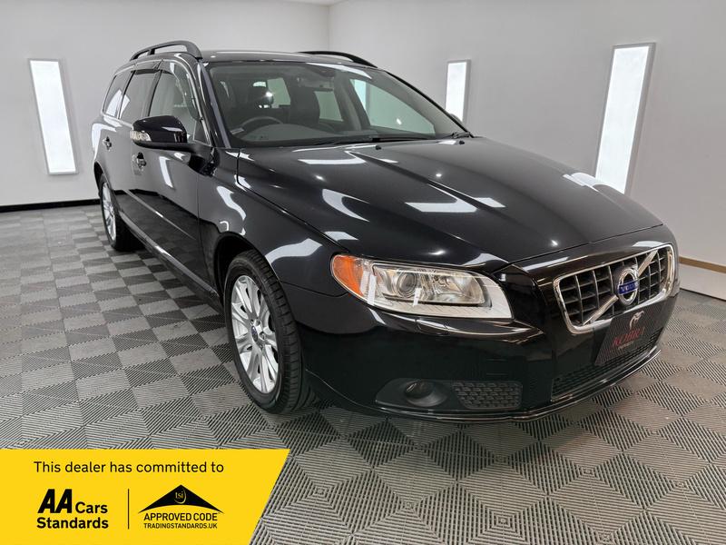 2010 Volvo V70 image 2