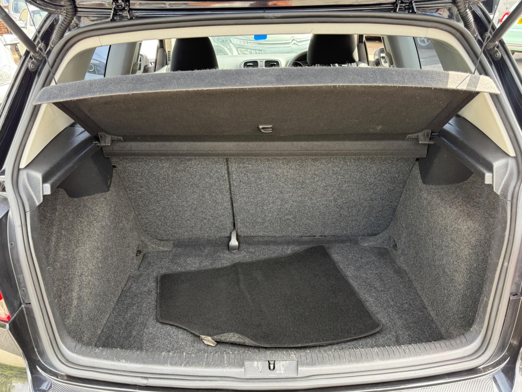 Volkswagen Golf - Image 28