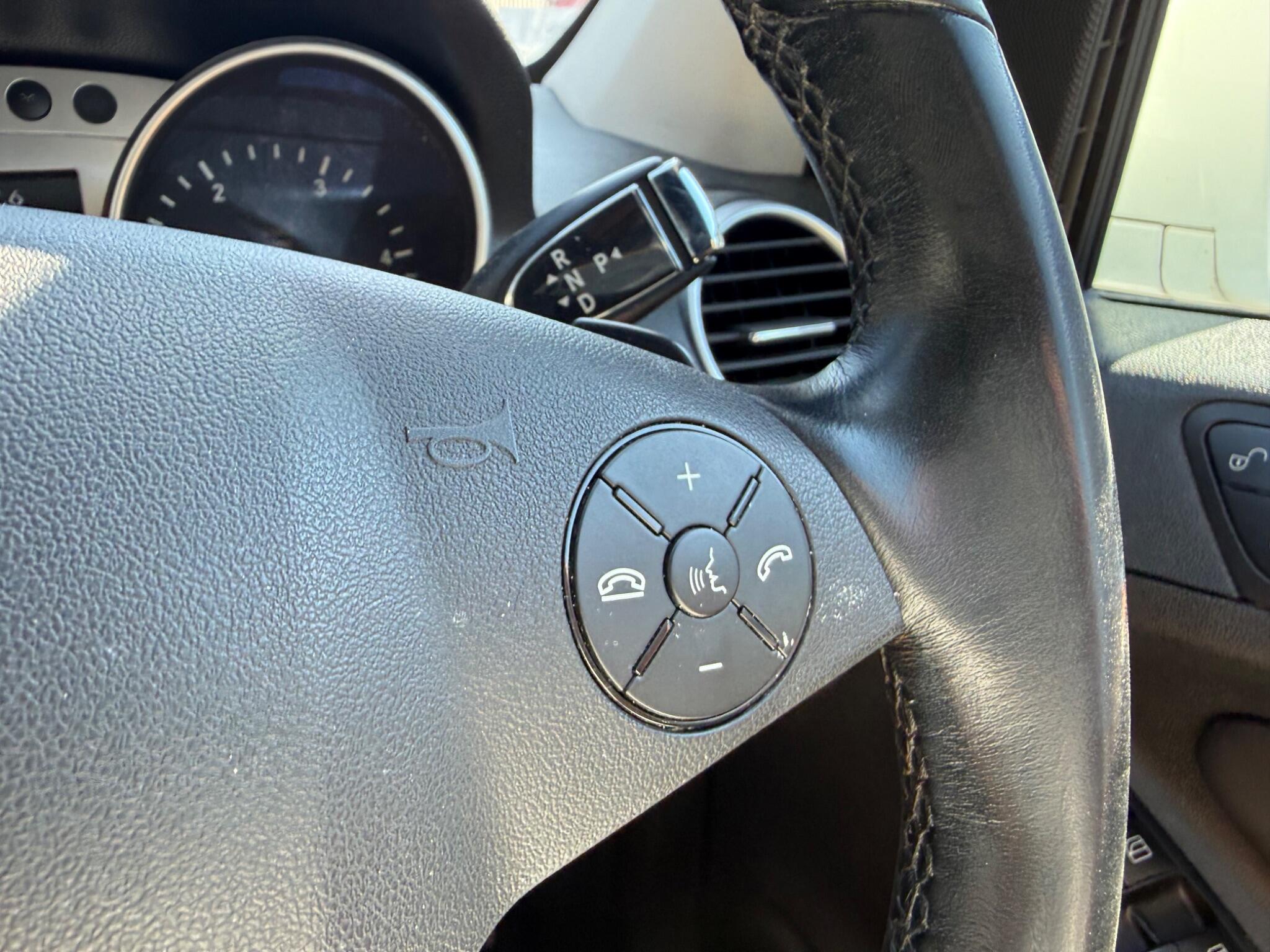 Mercedes-Benz M Class view 8