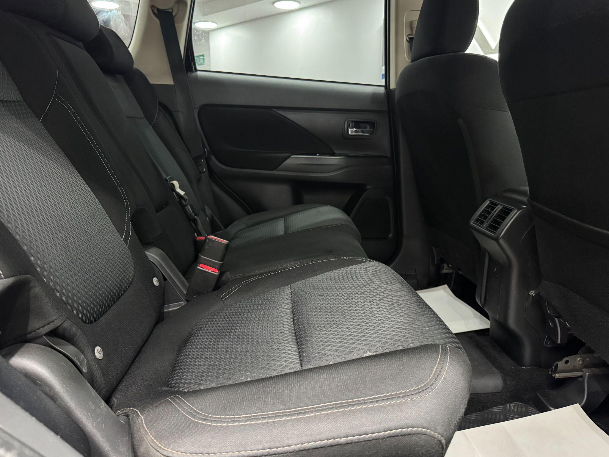 Mitsubishi Outlander view 65
