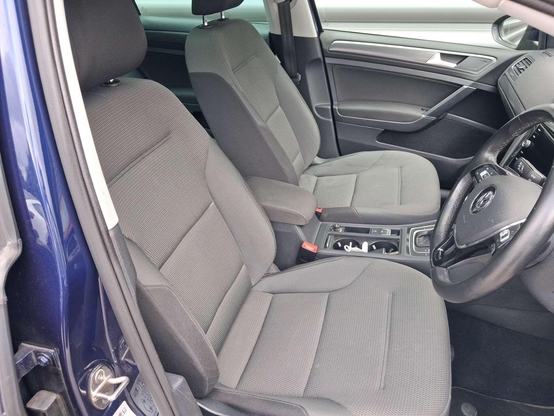Volkswagen Golf view 21