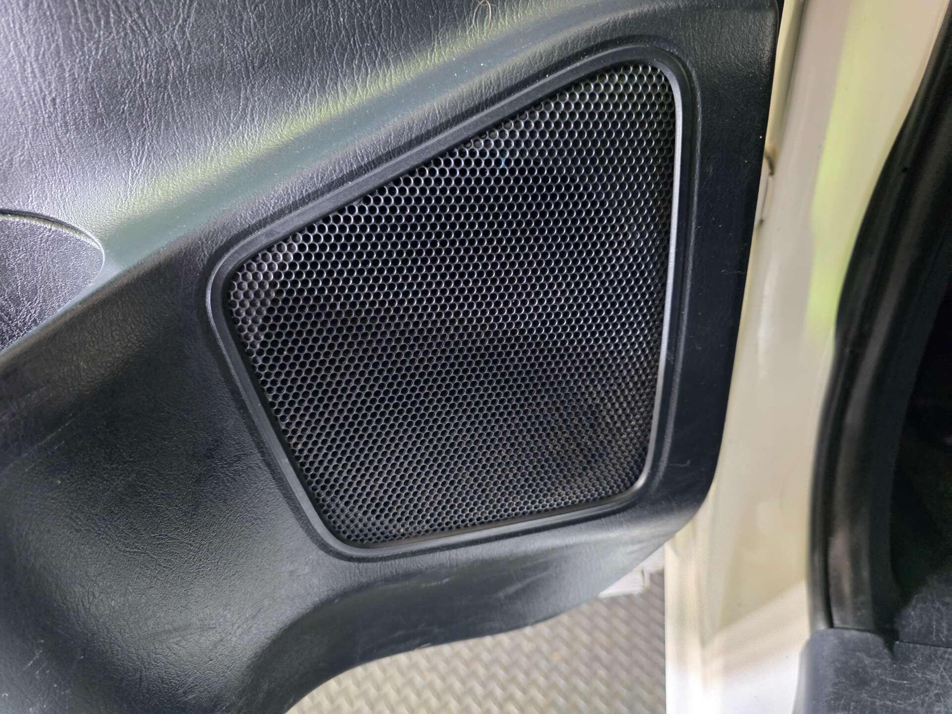 Toyota Hilux view 36