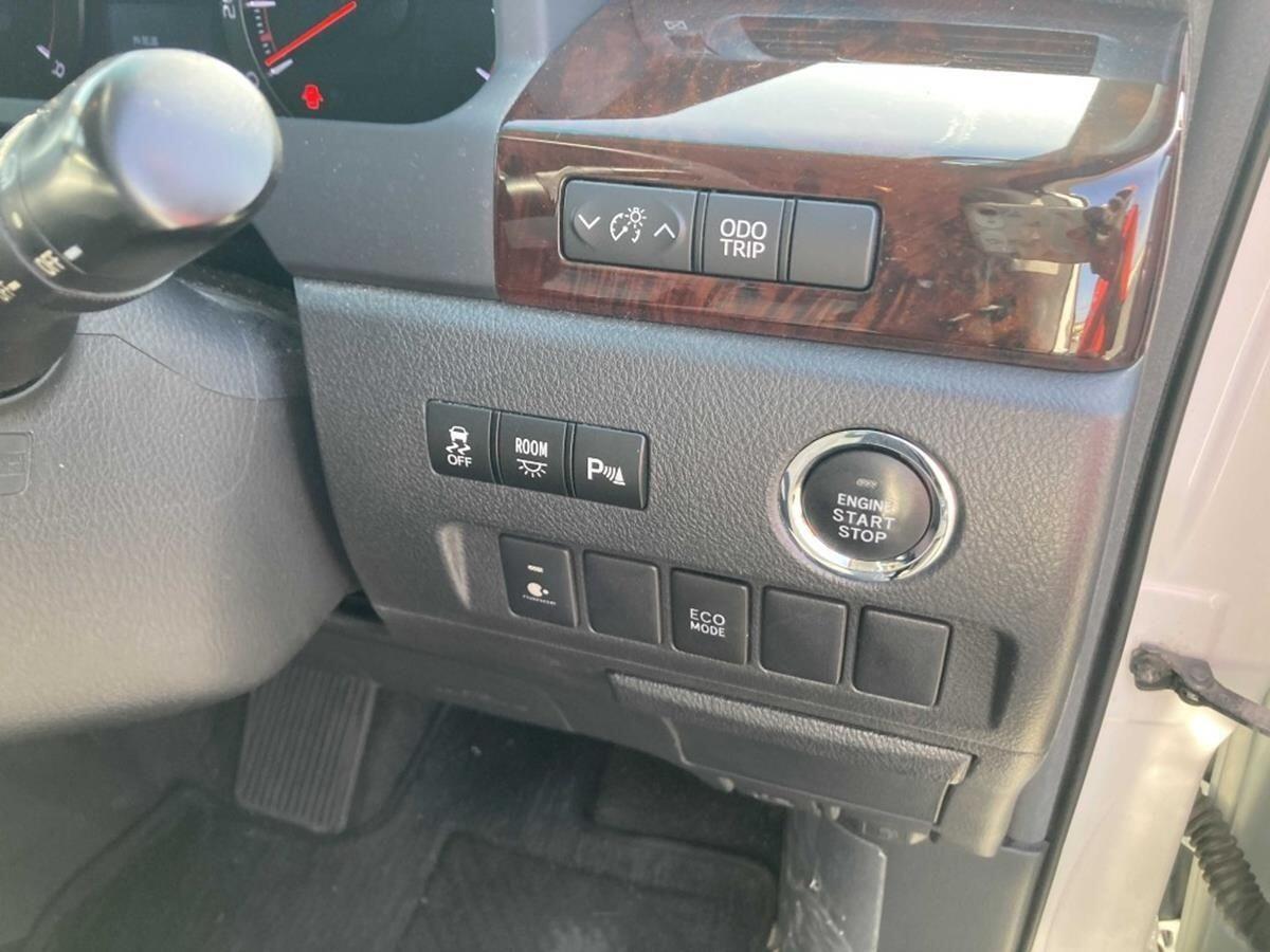 Toyota Vellfire view 16