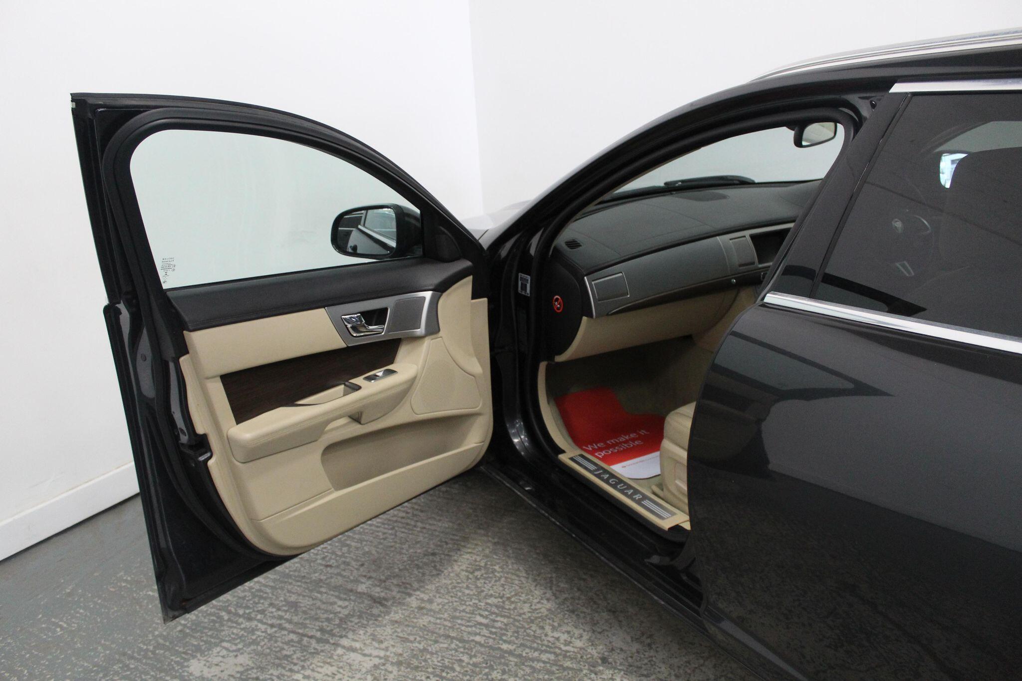 Jaguar XF view 27
