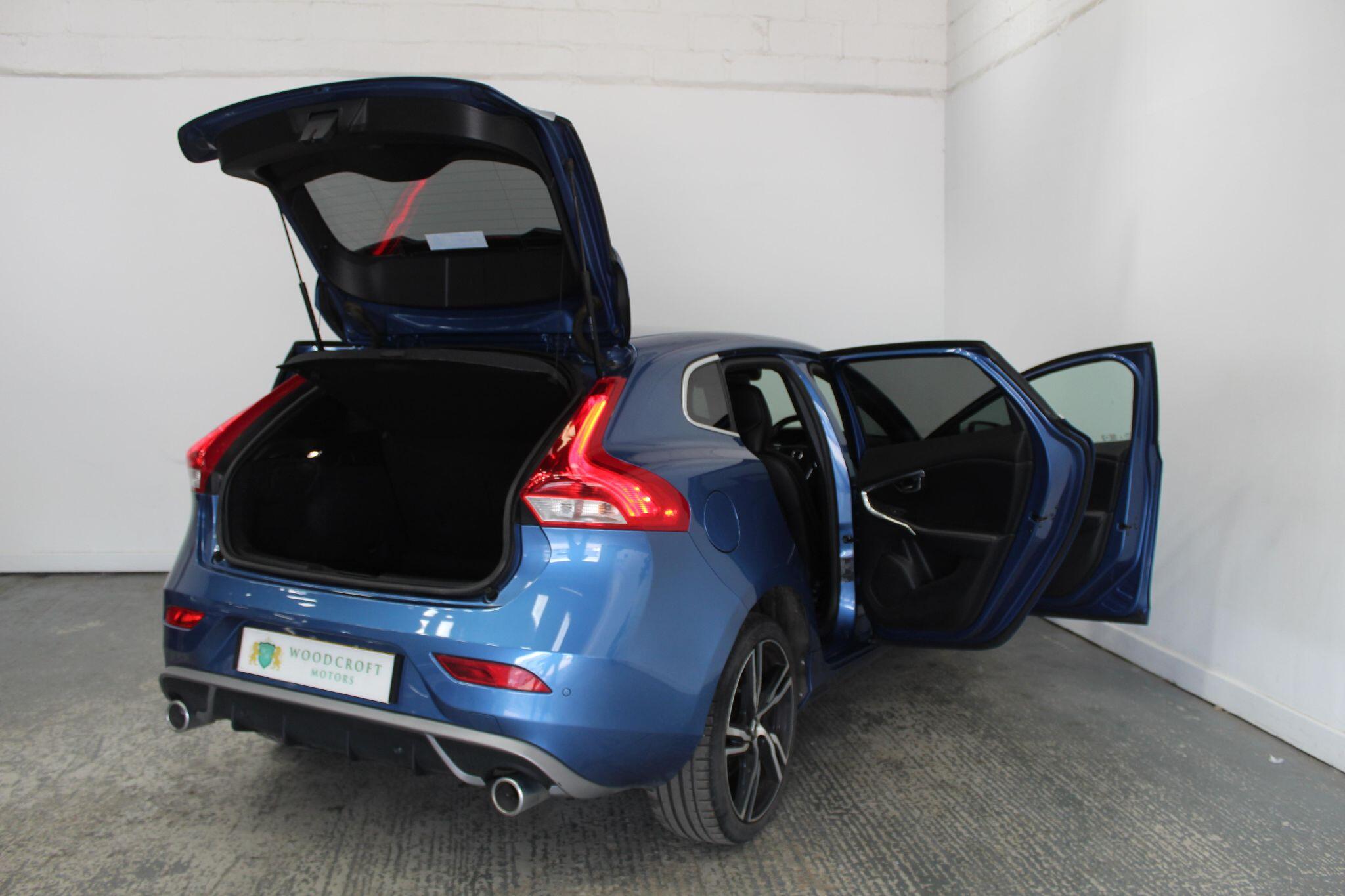 Volvo V40 view 21