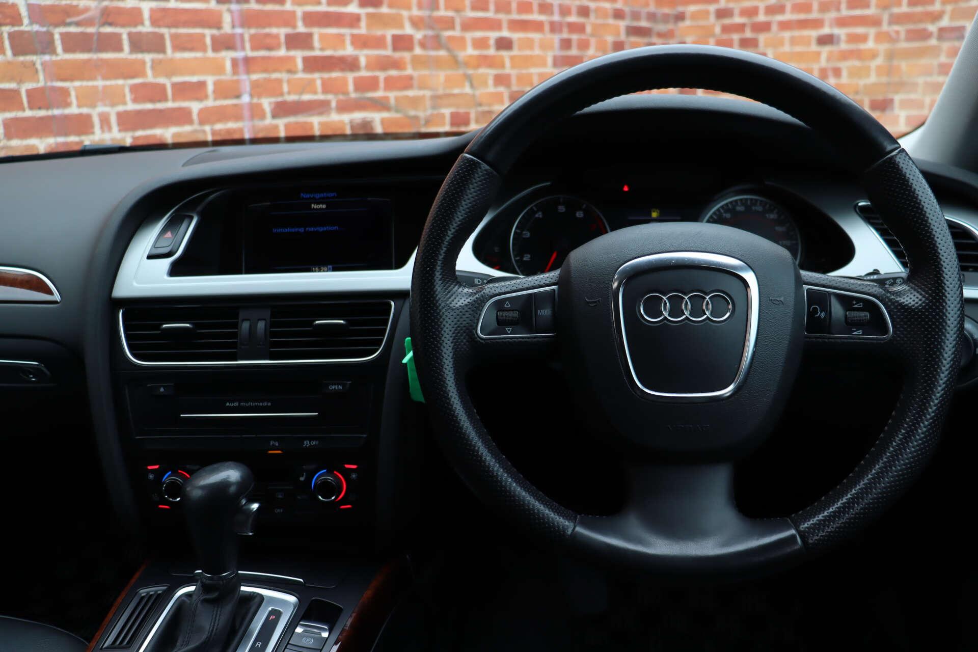 Audi A4 Allroad view 3