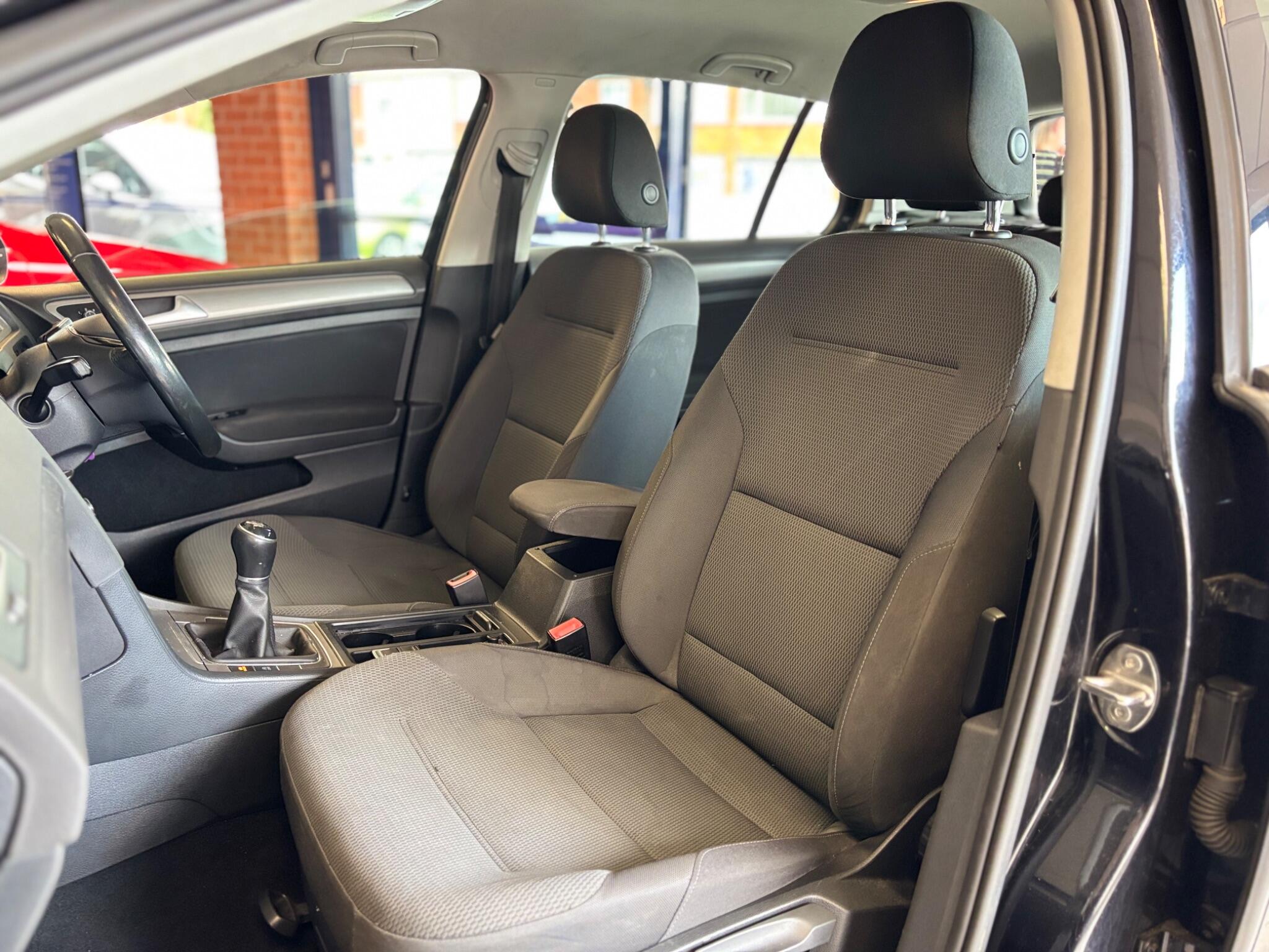 Volkswagen Golf view 29