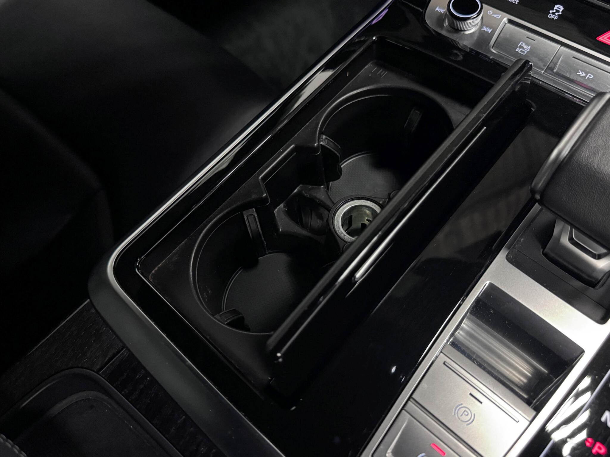 Audi Q8 view 38