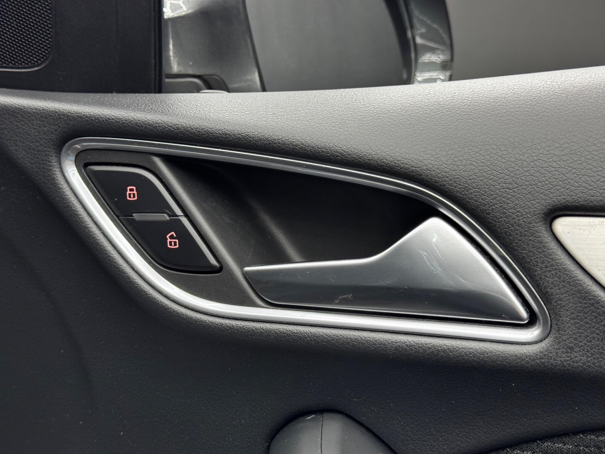 Audi Q3 view 42