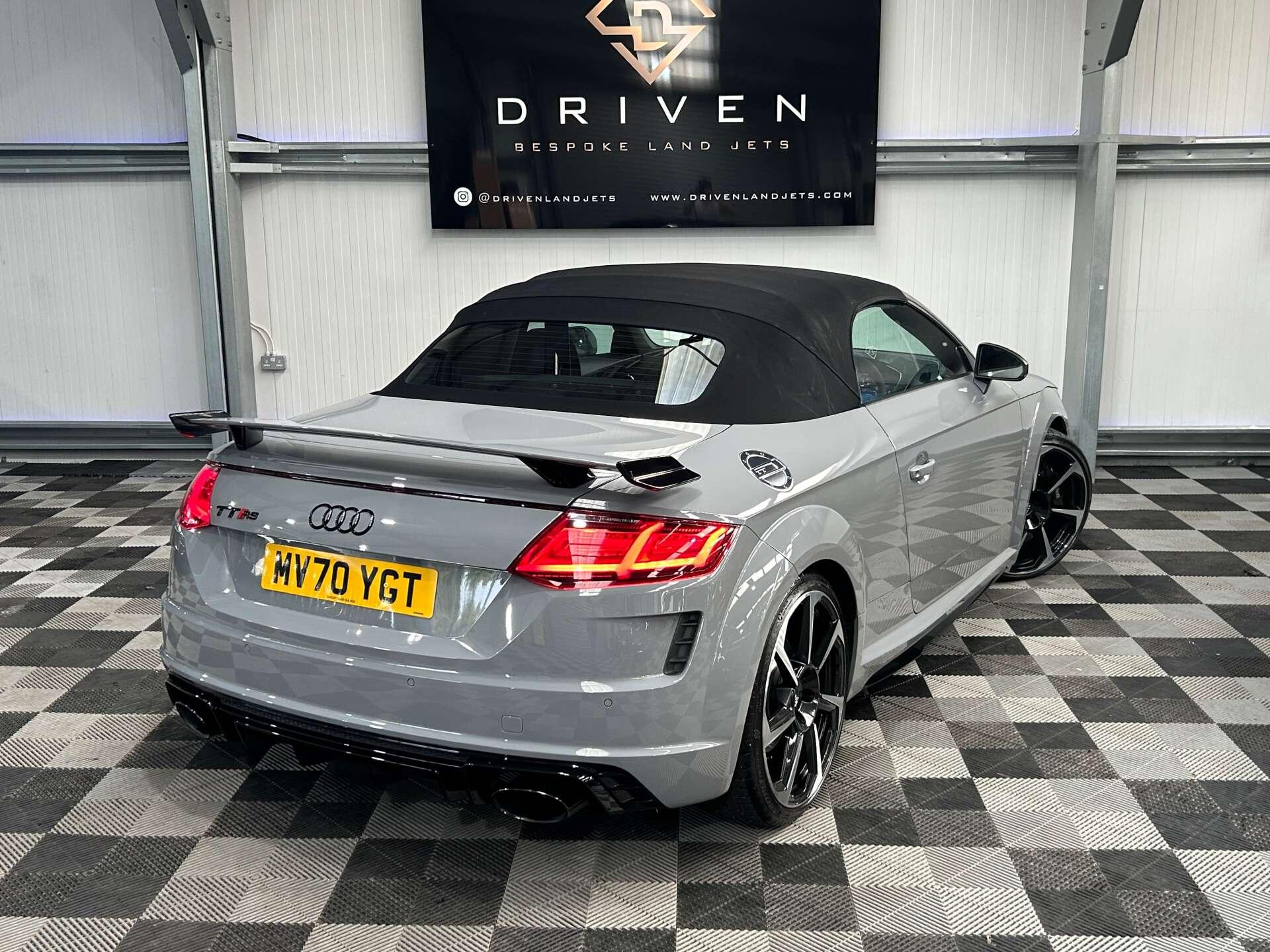 Audi TT RS view 24