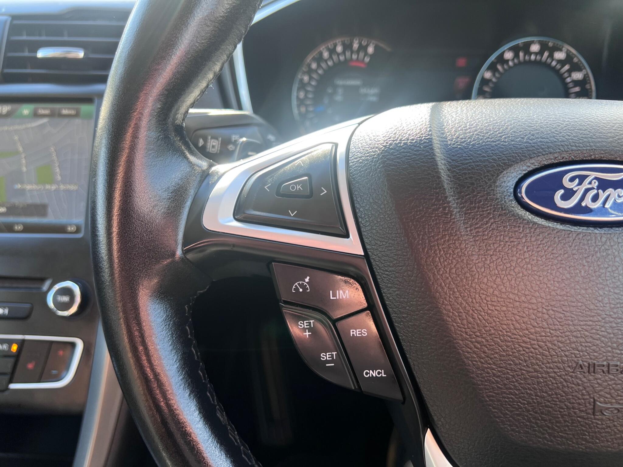 Ford Mondeo view 24