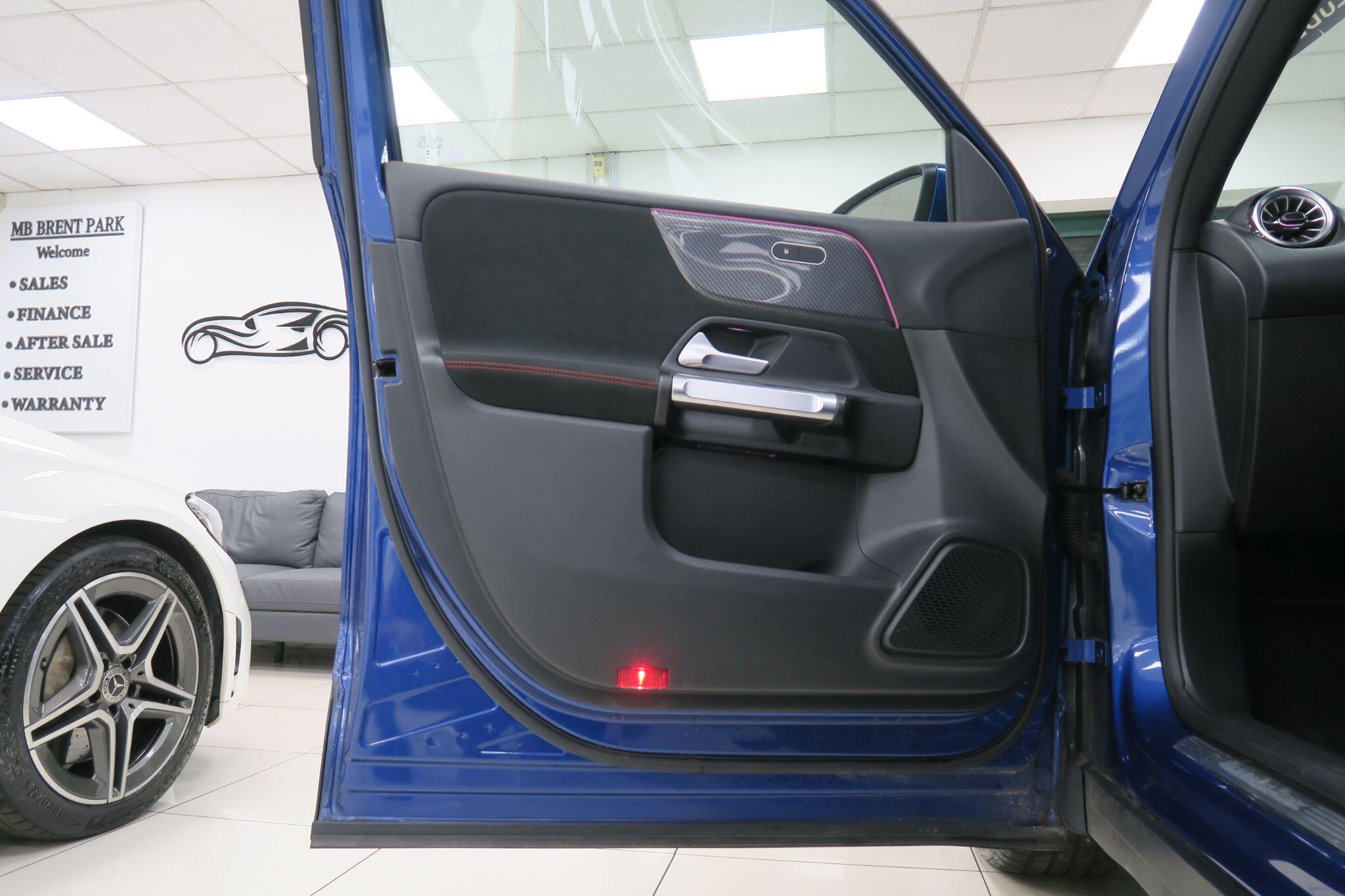 Mercedes-Benz GLB view 13