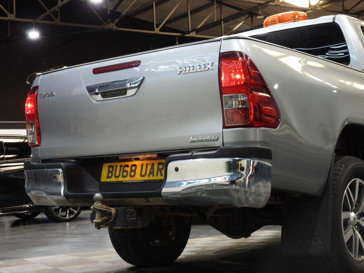 Toyota Hilux view 44