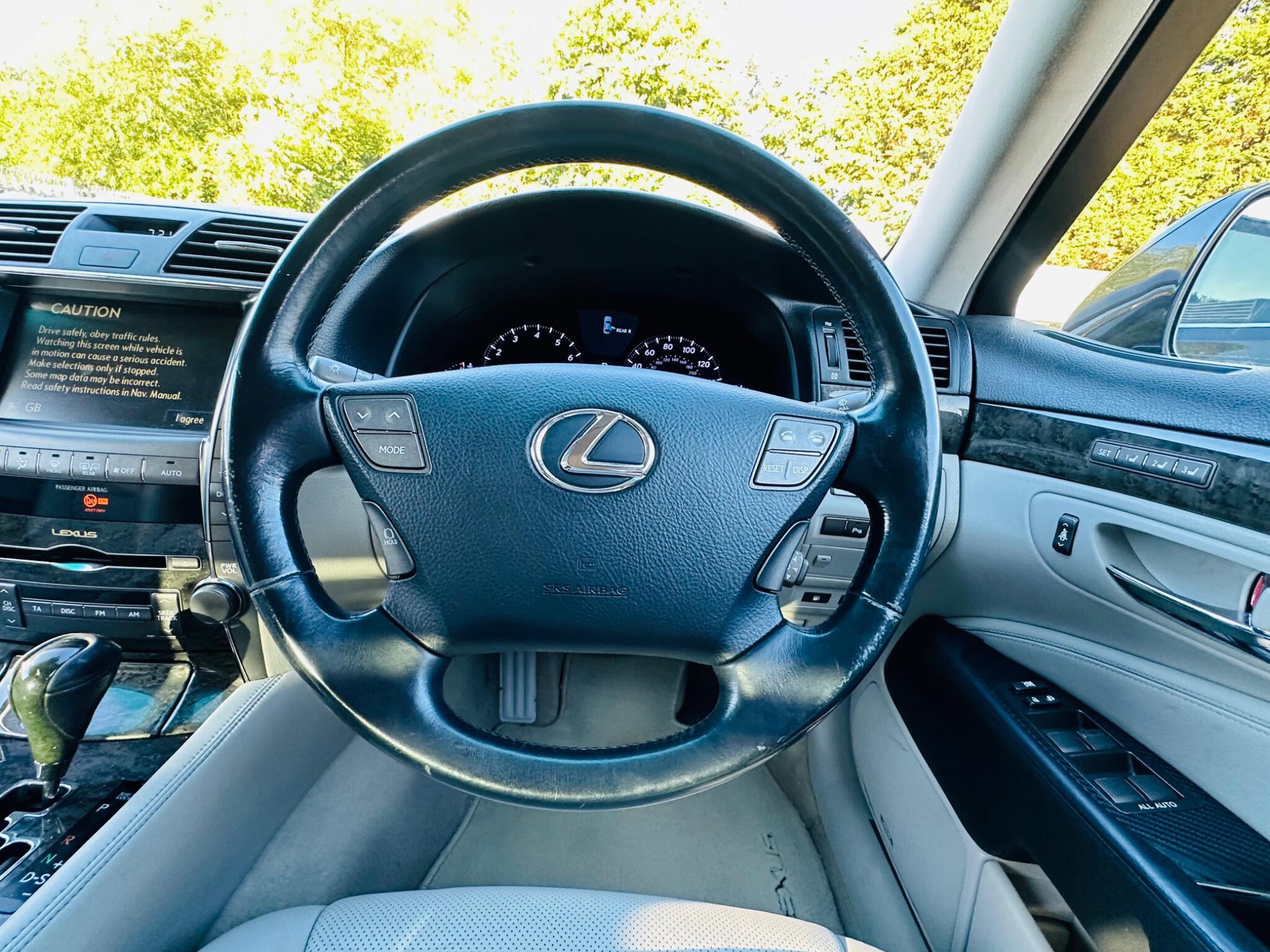 Lexus LS view 29